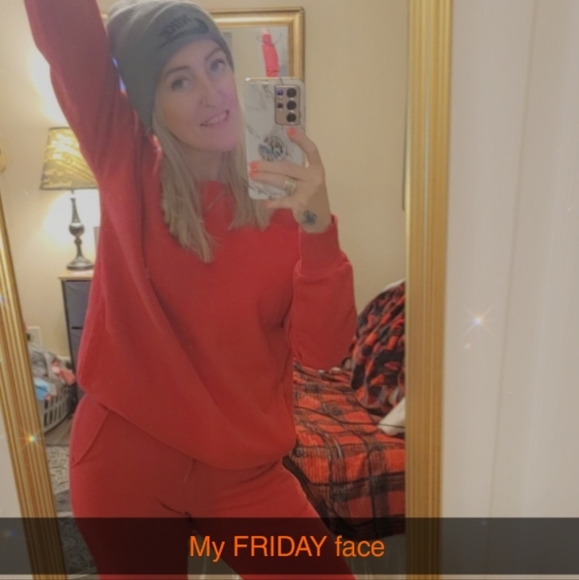 Meet your Posher, Taylor - Picture 3 of 6